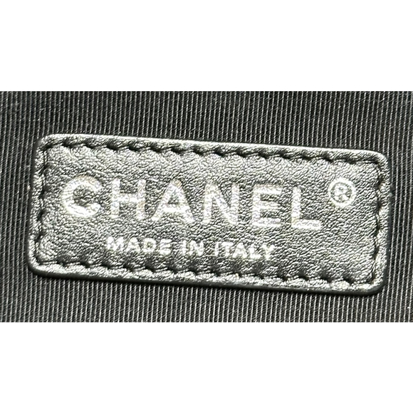 CHANEL Patent Lambskin Boy Tote - Picture 6 of 7